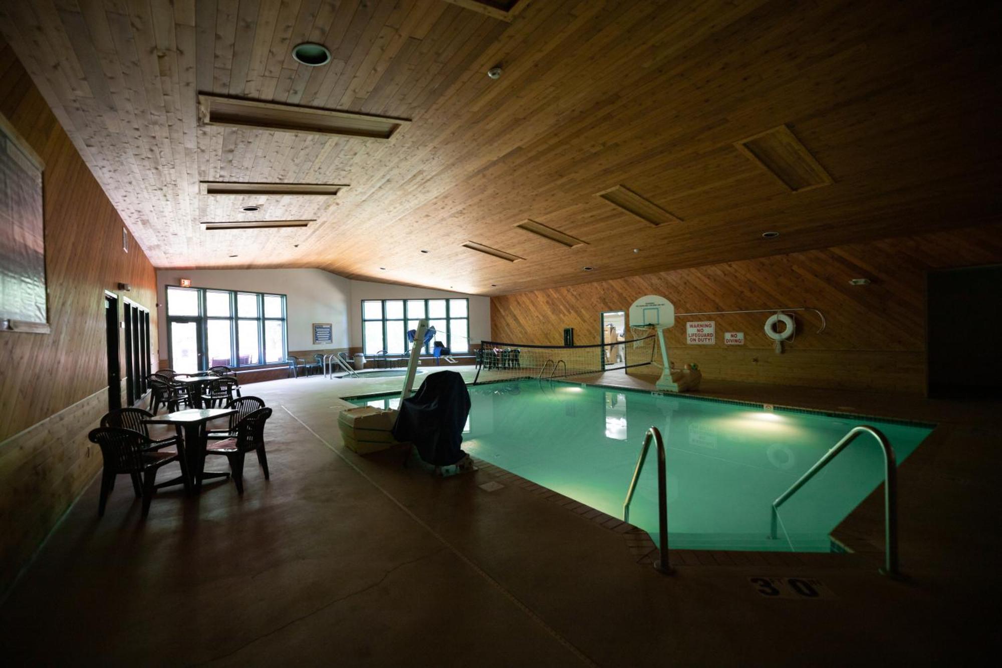 Whitetail Lodge Saint Germain Exterior photo