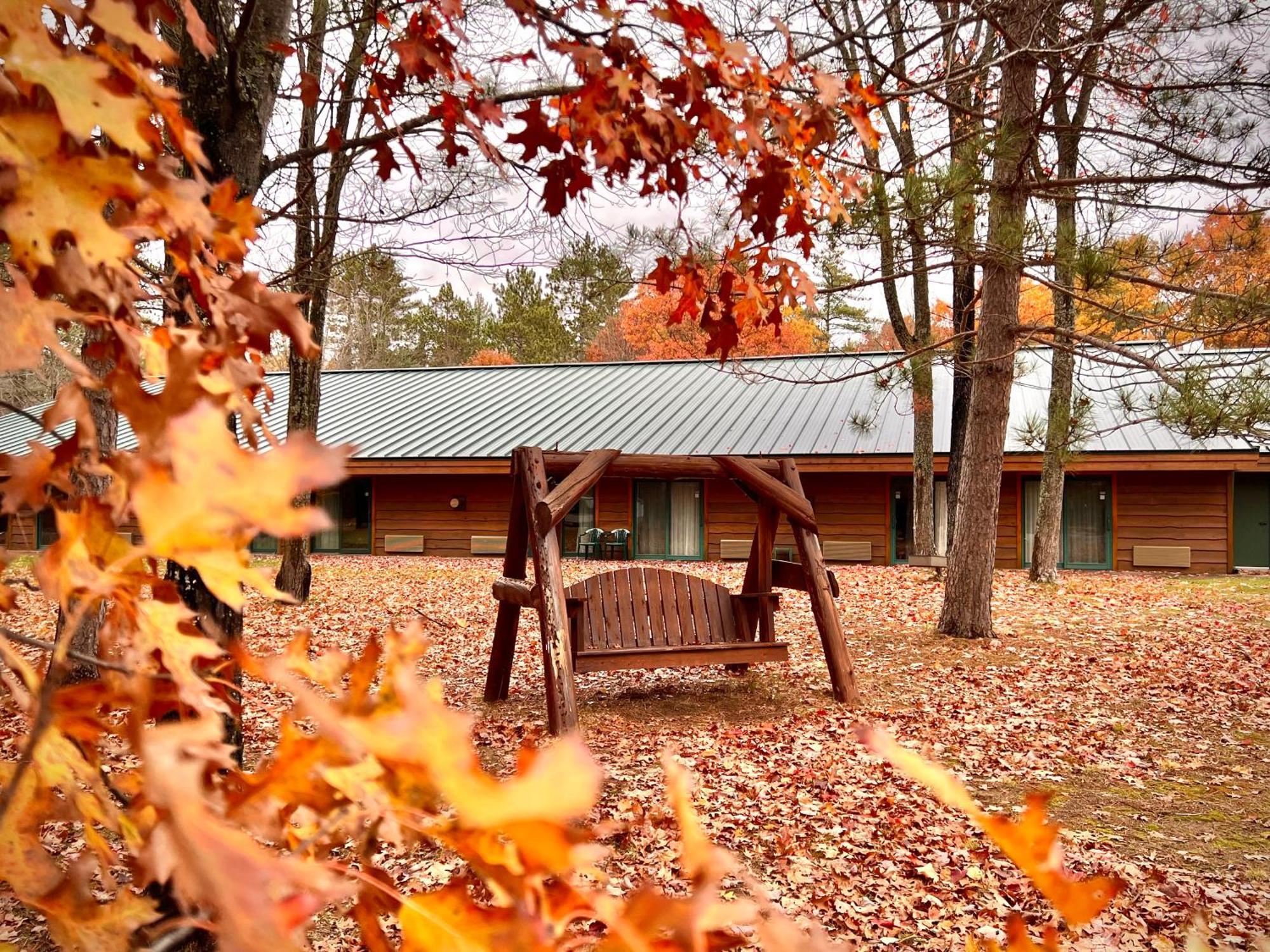 Whitetail Lodge Saint Germain Exterior photo